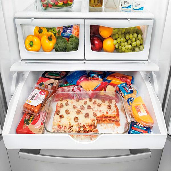 Ящик Wide-N-Fresh™ с регулируемой температурой в холодильнике Maytag
