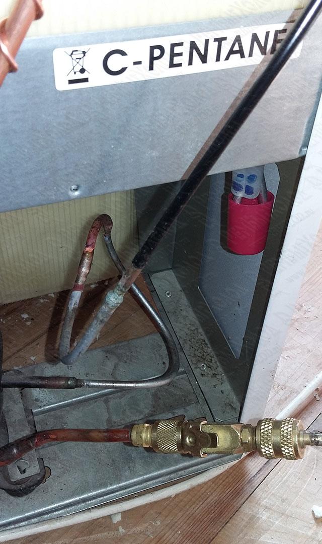 Ремонт трубопровода горячего контура в холодильниках Стинол