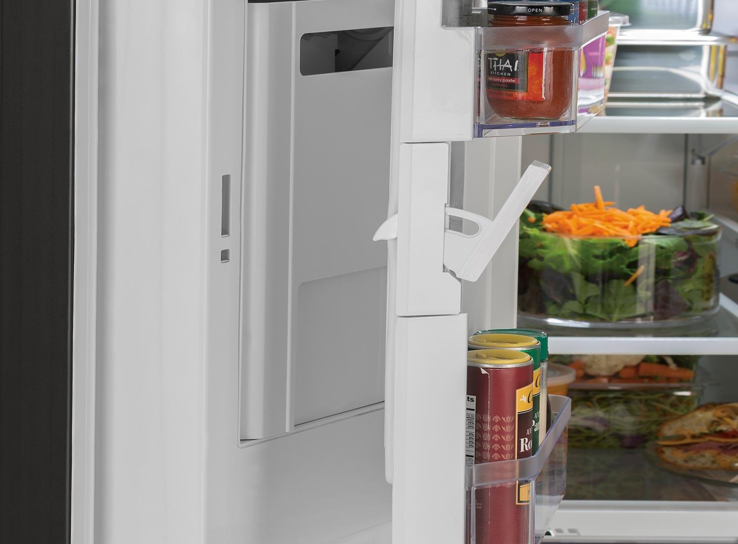 Система выдачи льда Store-N-Door в холодильниках Maytag
